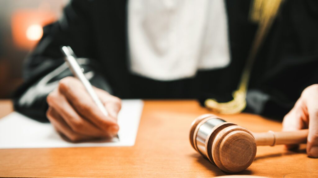 Judge writing sentence on the note of the us court