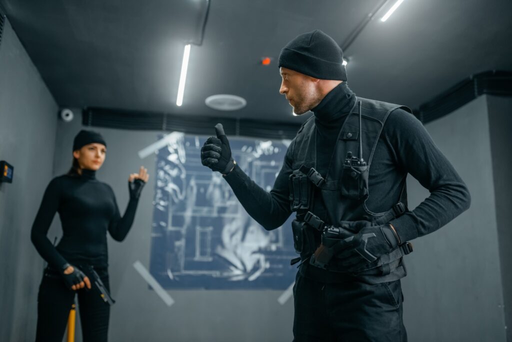 Robbers begins bank vault robbery